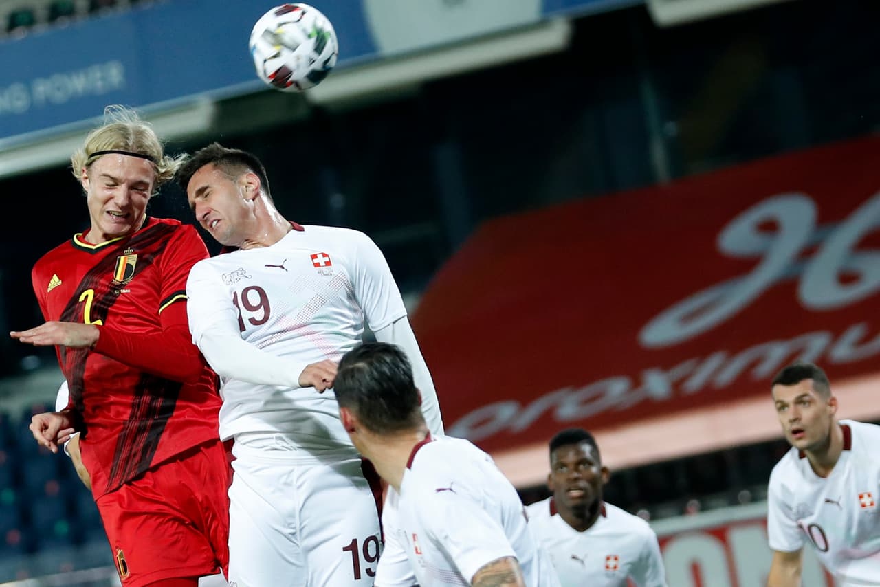 Bélgica se impone a Suiza 2-1 en partido amistoso. Sin los titulares Hazard, Lukaku, De Bruyne y Courtois, Batshuayi marcó un doblete para remontar el partido. Para los suizos, Mehmedi aprovechó regalo de los belgas e hizo el único tanto para su escuadra.