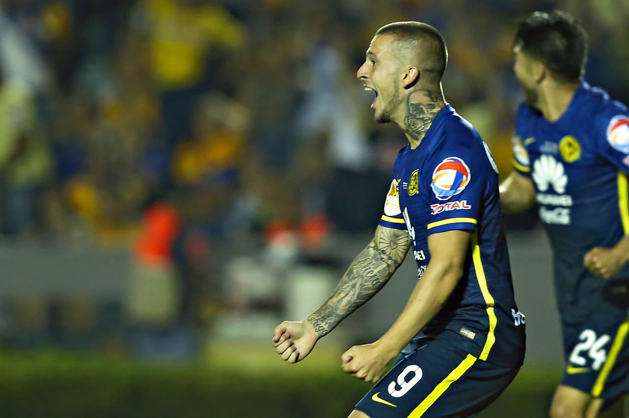 Benedetto fue el autor de tres goles en la final de la Liga de Campeones de 2015 y fue nombrado el Mejor Jugador del torneo.