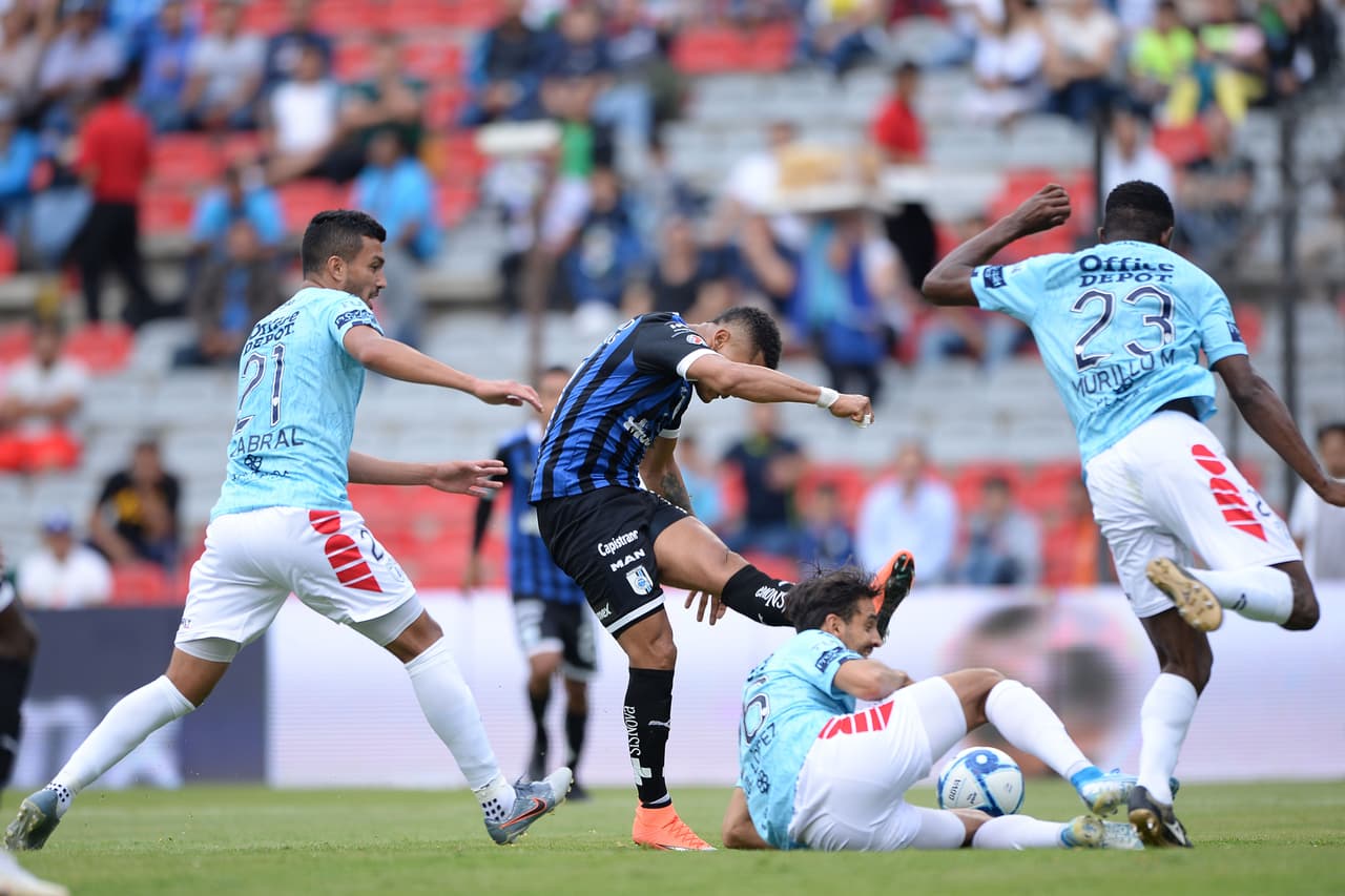 Querétaro se lanzó al frente pero no encontró el empate en la primera parte, misma que fue nivelada pero los hidalguenses estaban adelante en el marcador.