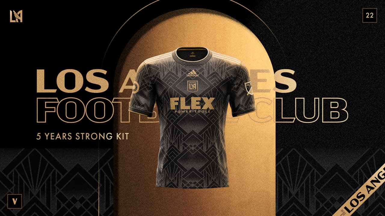 La nueva camisa de Los Angeles Football Club sigue respondiendo a su estilo clásico, pese a las innovaciones estéticas de esta nueva versión.
<br>