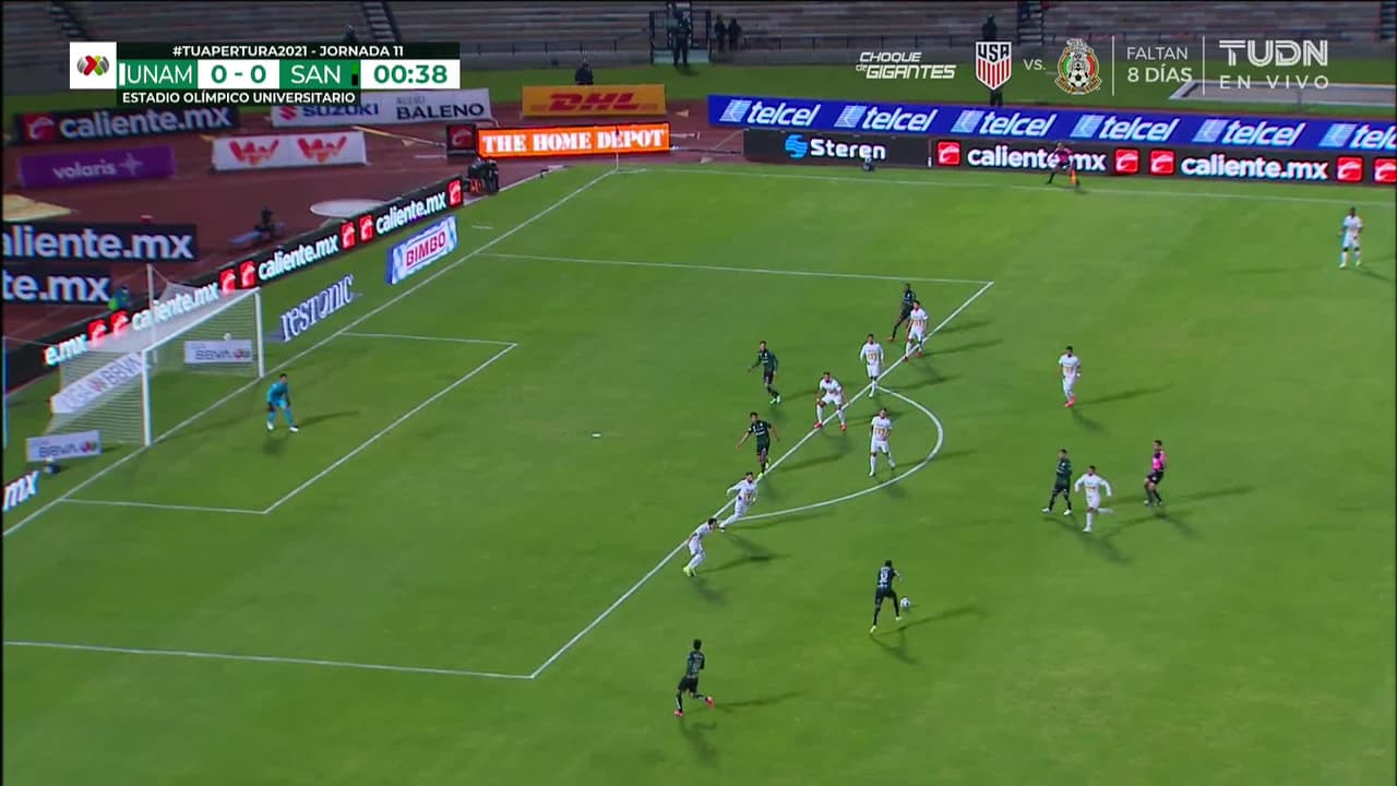 Arranca el partido y la pelota está en juego.