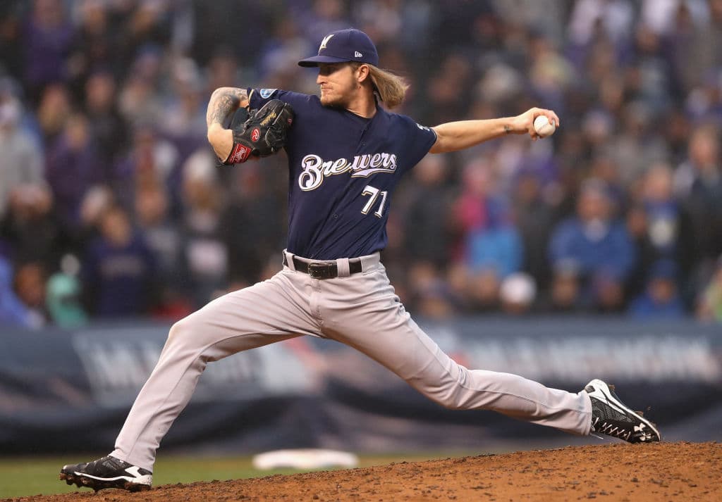 <b>Pitcheo de relevo. Ventaja: Brewers</b>. Kenley Jansen tuvo sus problemas como cerrador y es su mejor carta. 
<b>Josh Hader</b> y 
<b>Jeremy Jeffress</b> han sido impecables. El relevo de MIlwaukee es de lo mejor en MLB.