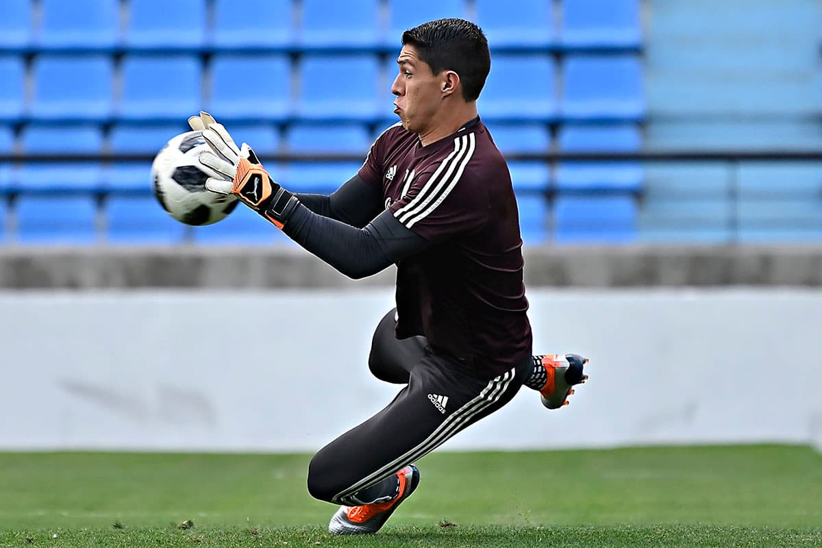 El arquero de Necaxa, Hugo González, también buscará la oportunidad de ser titular frente a la Albiceleste en el Estadio Malvinas Argentinas.