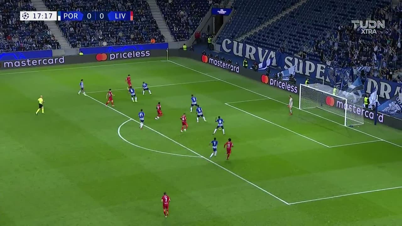 Rebote y adentro... Salah aprovecha y pone el 0-1 sobre Porto