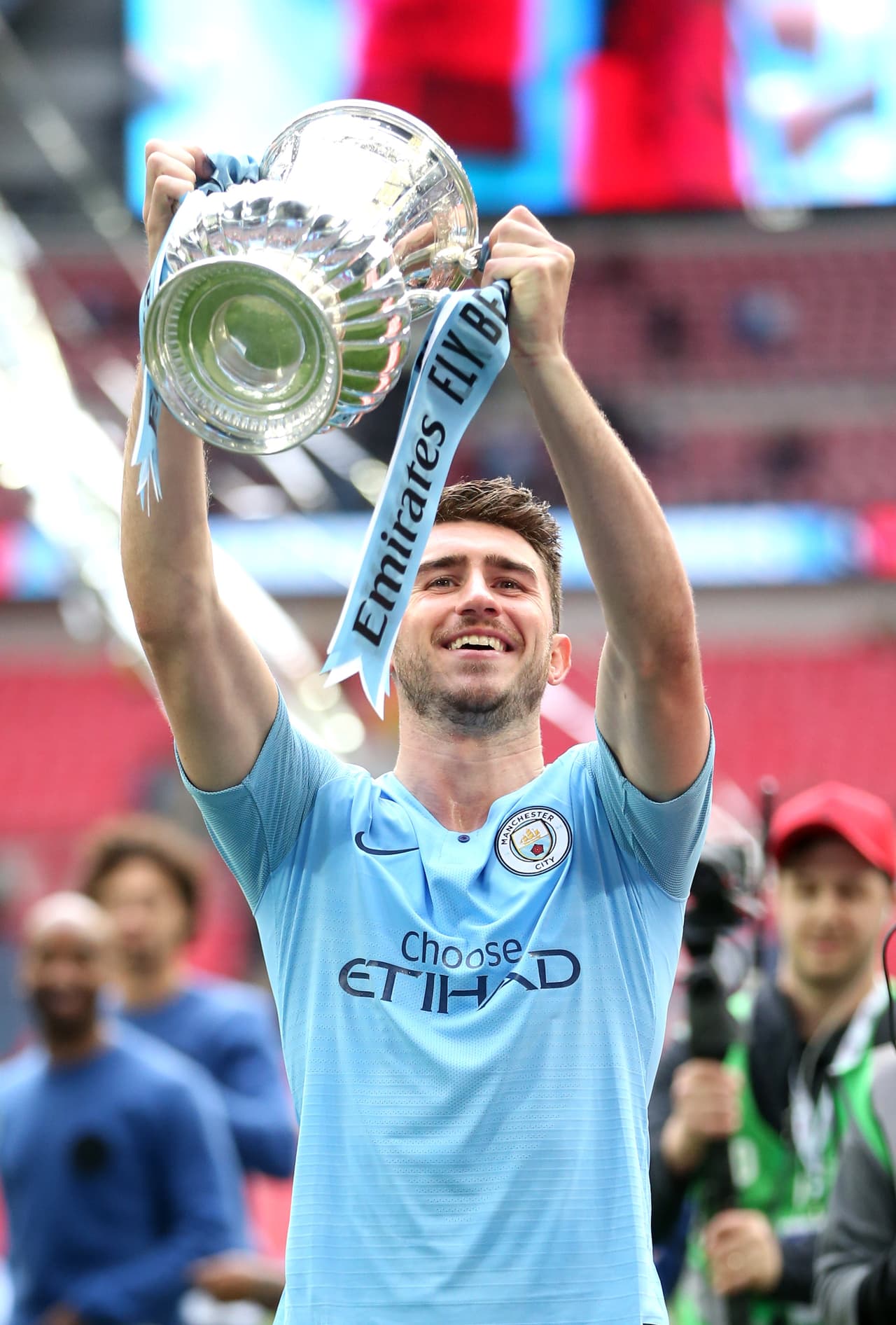 5) Aymeric Laporte fue formado en el Athletic Club de Bilbao y llegó al Manchester City vía pago de cláusula de rescisión por 65 millones de euros.