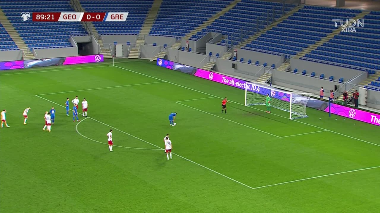 ¡GOL!  anota para Grecia. Anastasios Bakasetas