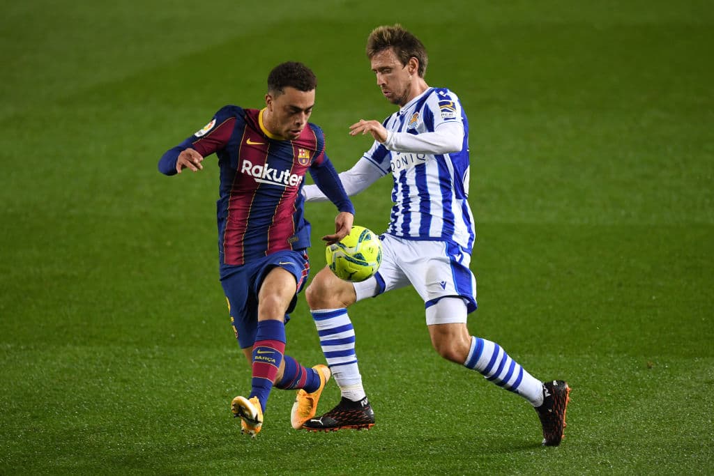 Barcelona supera a la Real Sociedad 2-1.Willian José se encargaba de poner arriba a su equipo al minuto 27, pero Jordi Alba igualaba las cosas al 31. Quien anotó el gol de la victoria, fue Frenkie de Jong al 73 y suman tres puntos.
