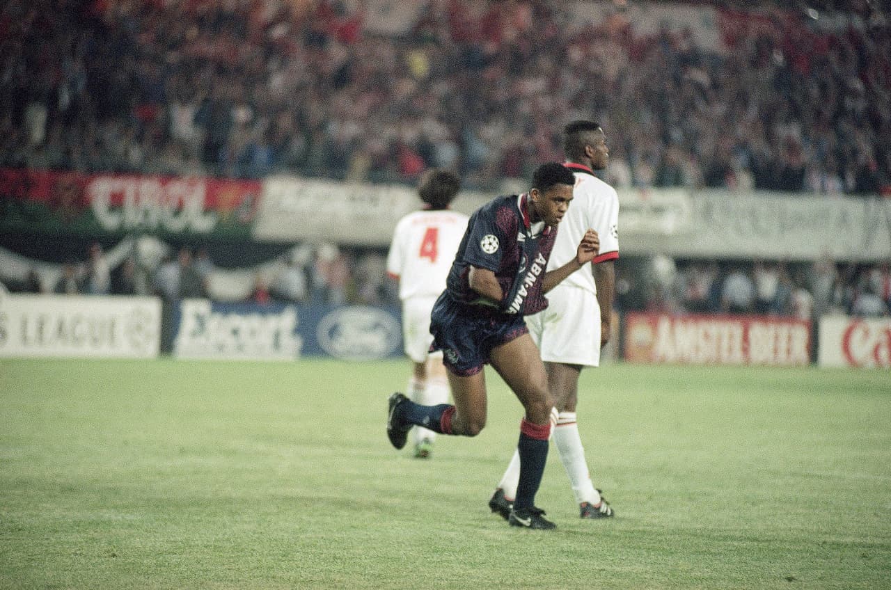 8. El solitario gol de Patrick Kluivert en la final 94/95 que le dio el título al Ajax de Amsterdam sobre el A.C. Milan.