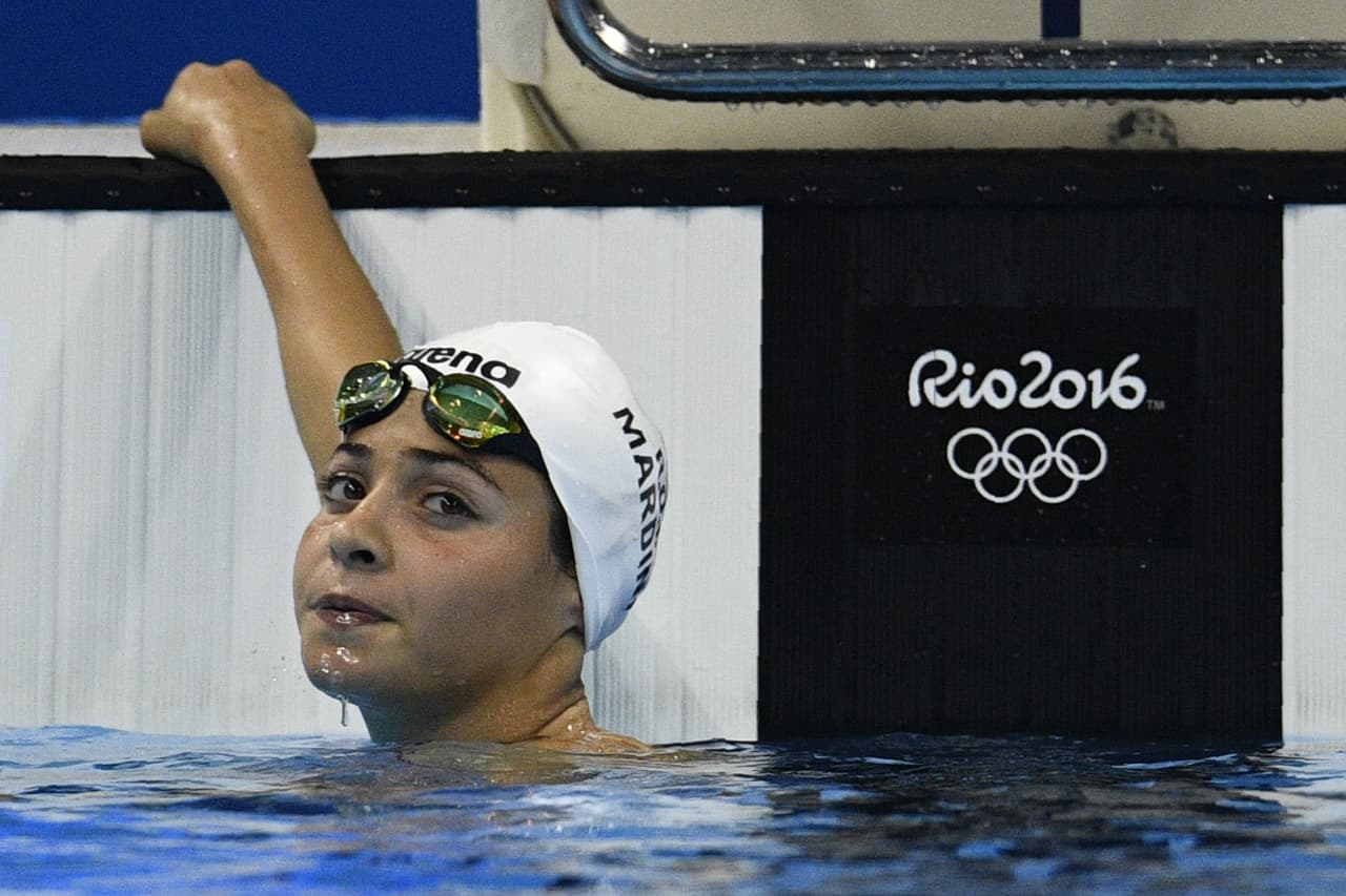 Yusra Mardini, la refugiada de Siria que decidió competir bajo la bandera Olímpica, en esta primera jornada de los Juegos Olímpicos se atribuyó una pequeña victoria al ganar su serie de 10 metros mariposa sobre las nadadoras de Granada, Yemen, Ruanda y Qatar.