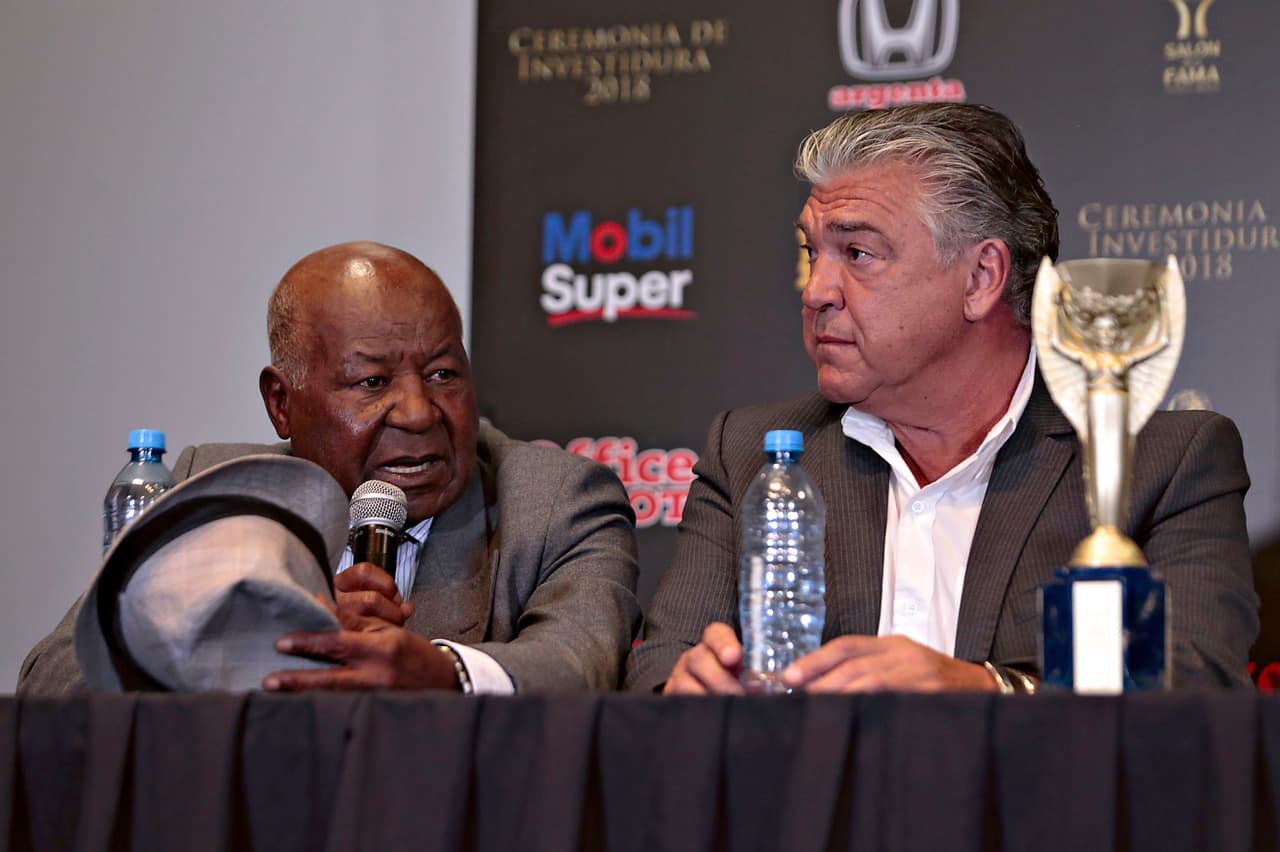 En la ceremonia, junto Dos Santos, estuvo Héctor Miguel Zelada, uno de los Elegidos del Fútbol Nacional para ser parte del Salón de la Fama en 2018.