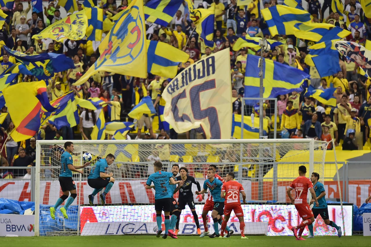 Afición azulcrema alentaba pero su equipo no logró concretar.