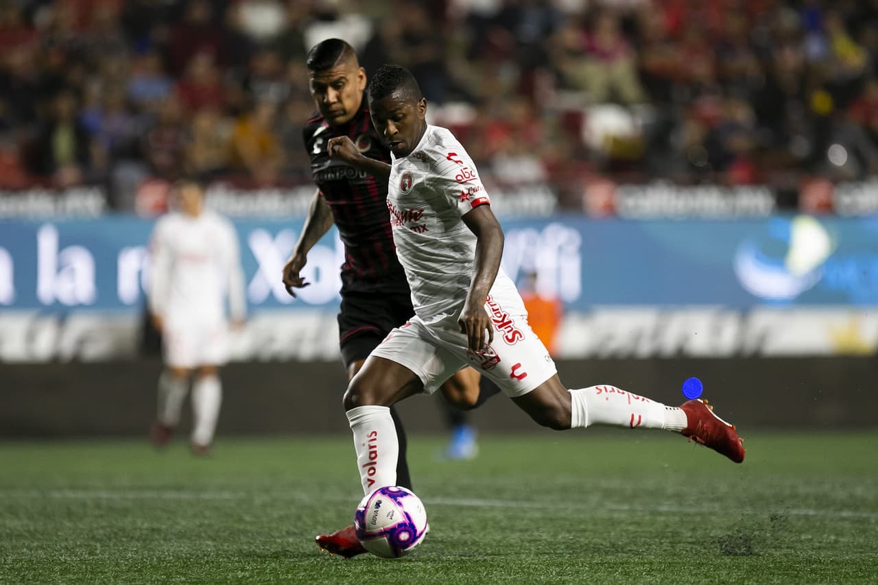 Con goles de Leonel Miranda y Ariel Nahuelpan, Tijuana gana en casa y se lleva los tres puntos.
