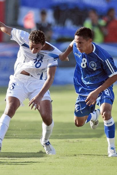 Duelo abierto, intenso y con entradas fuertes en eque se vivió entre estos rivales centroamericanos.