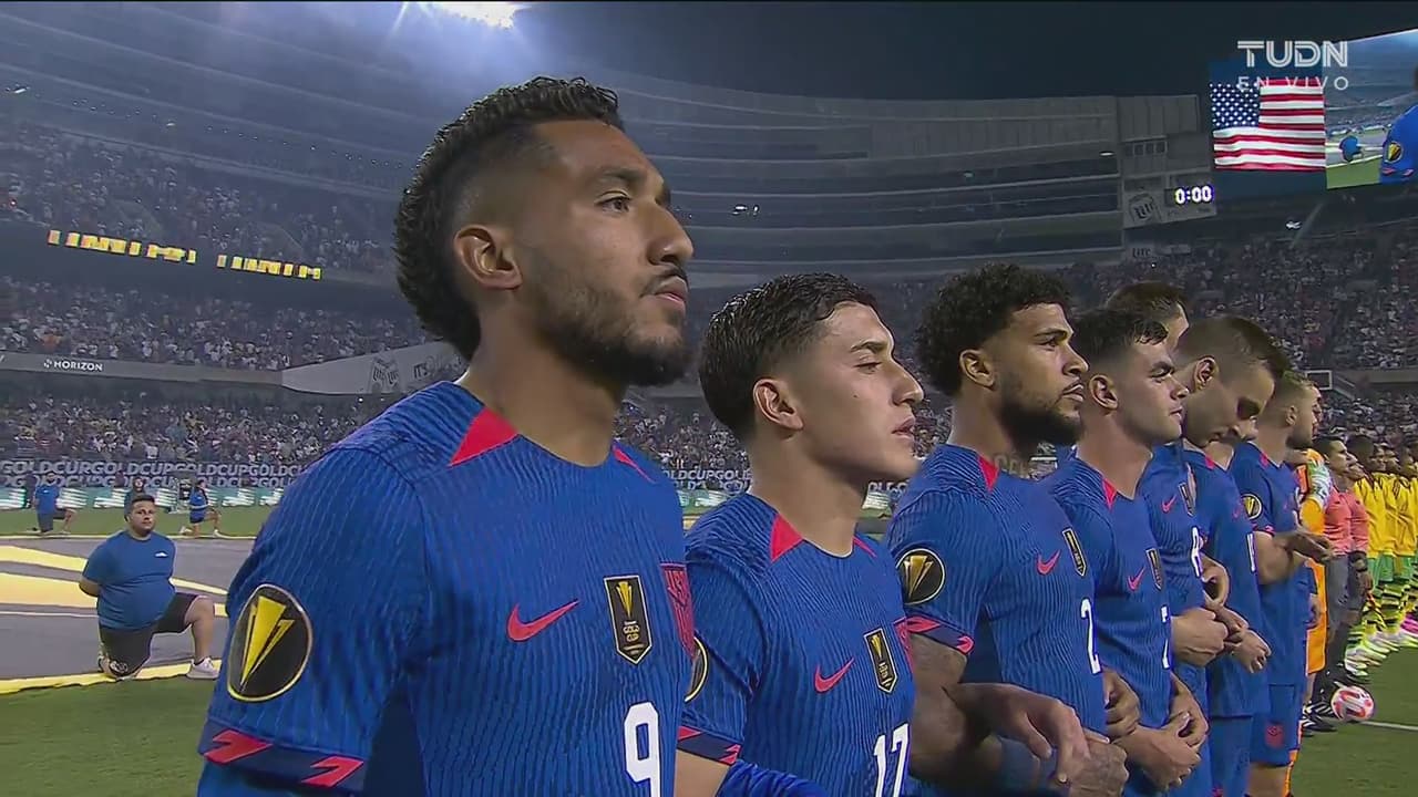 Jamaica y Estados Unidos entonan sus Himnos con emociones a flor de piel