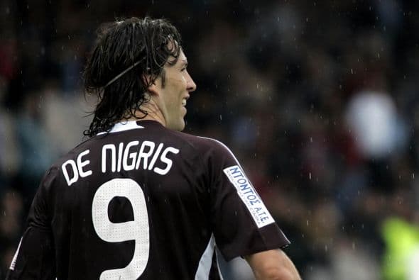 El caso de Antonio de Nigris es resaltable. El delantero llegó a Europa con el Villarreal pero no dio el ancho con ellos. El Tano reviviría como goleador en el balompié de Turquía donde destacó con el Gaziantepspor y el Ankaraspor.