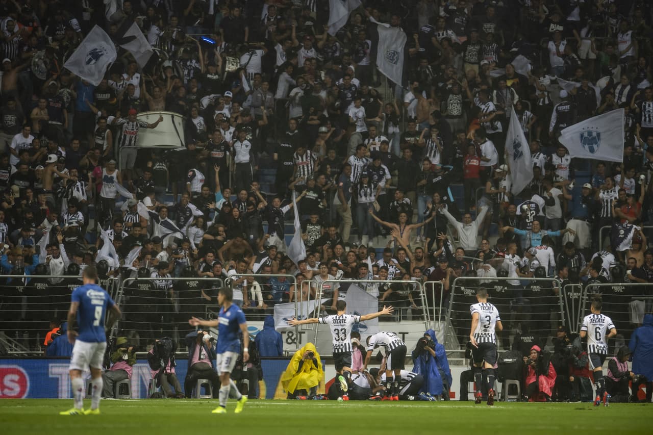 La afición regiomontana deliró con el golazo del colombiano Avilés Hurtado para el 1-0 de Rayados sobre Cruz Azul al minuto 45'.