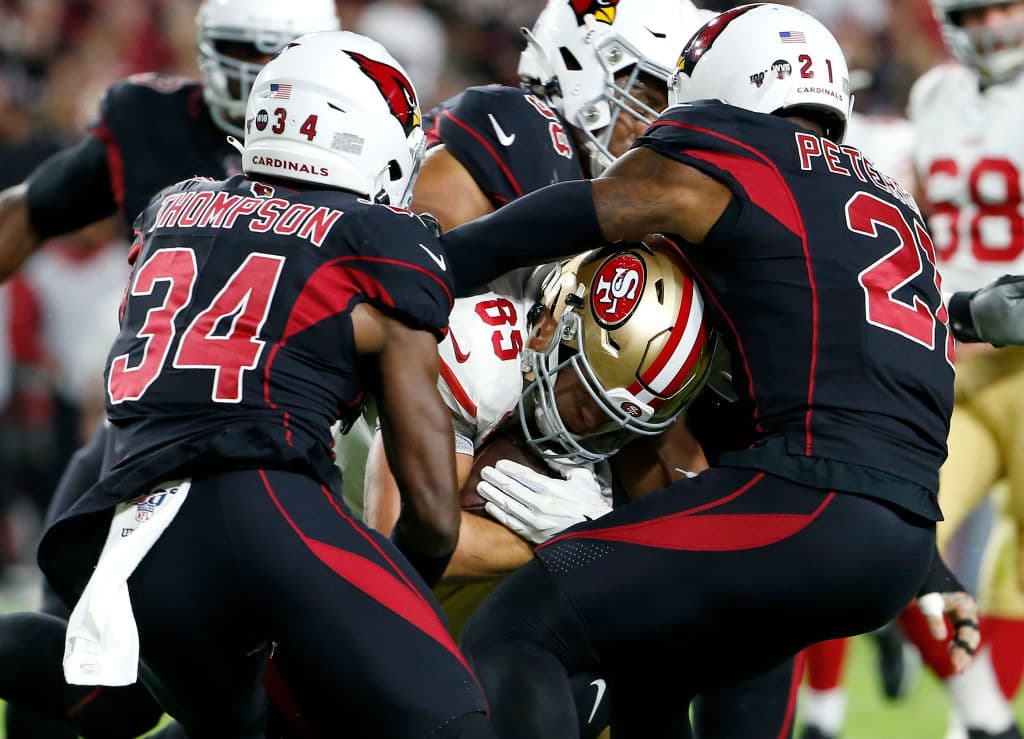 Los 49ers se confirman como candidatos al título, vencen 28-25 a los Cardinals que al final complicaron al equipo de Garoppolo.