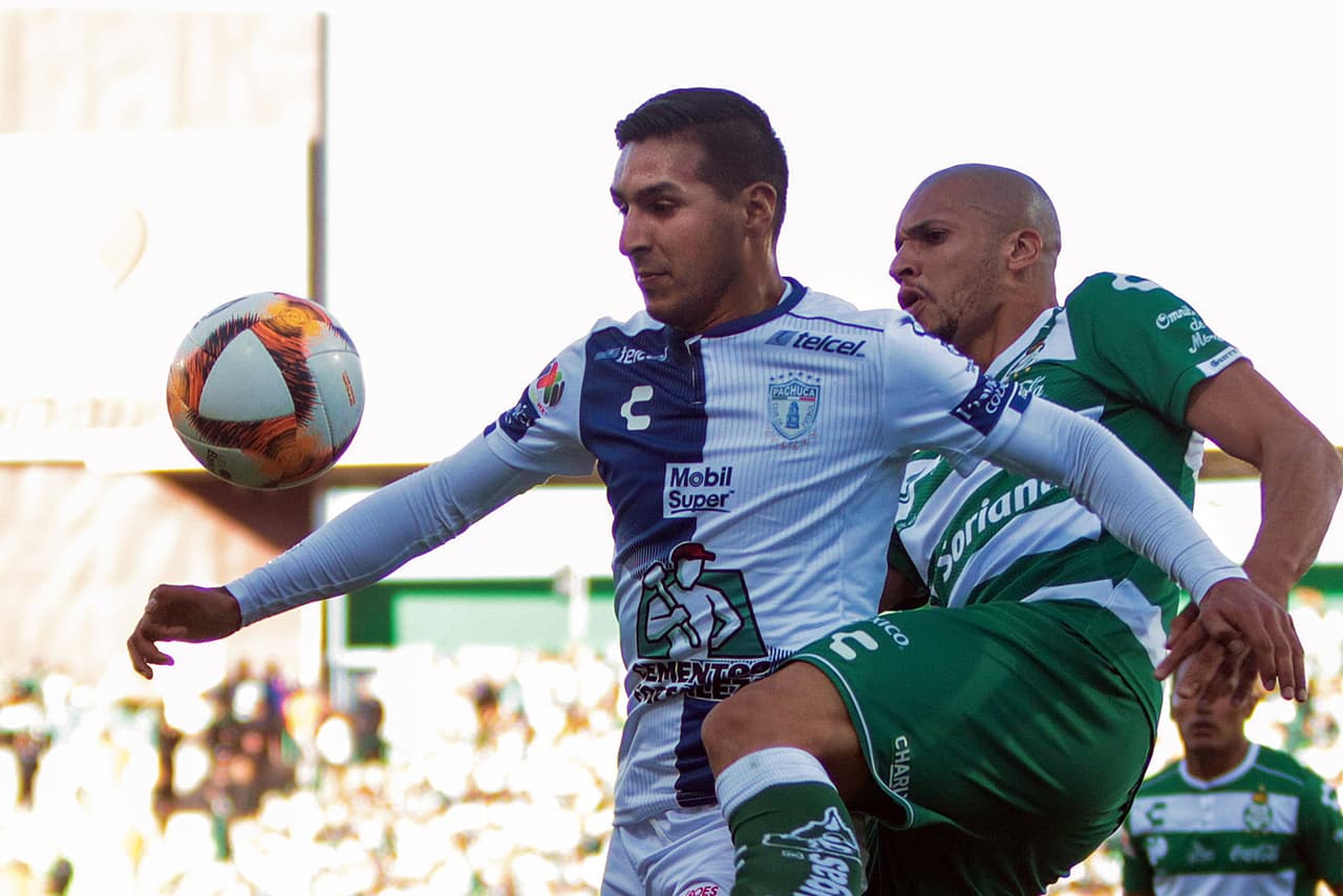 A pesar de los esfuerzos de ambos equipos, no lograron hacerse daño y con un soso 0-0 tras 45 minutos de lucha intensa en medio campo pero de escasez de jugadas brillantes.