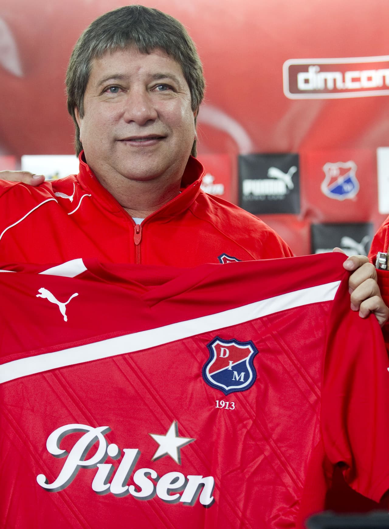 Su paso por Medellín en 2012 potenció de nuevo al 'Bolillo'. Con una nómina modesta, el estratega llegó hasta la final del fútbol colombiano. Dejaría el equipo en 2013.