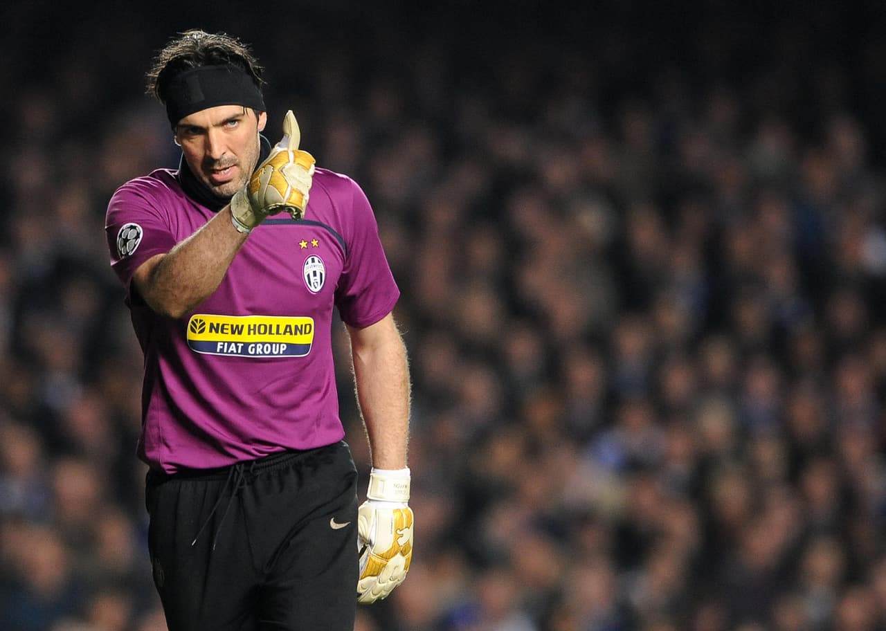 En sus primeros 5 años en el arco de la 'Vecchia Signora' sumó 4 títulos, 2 ligas italianas y 2 Supercopas de Italia.