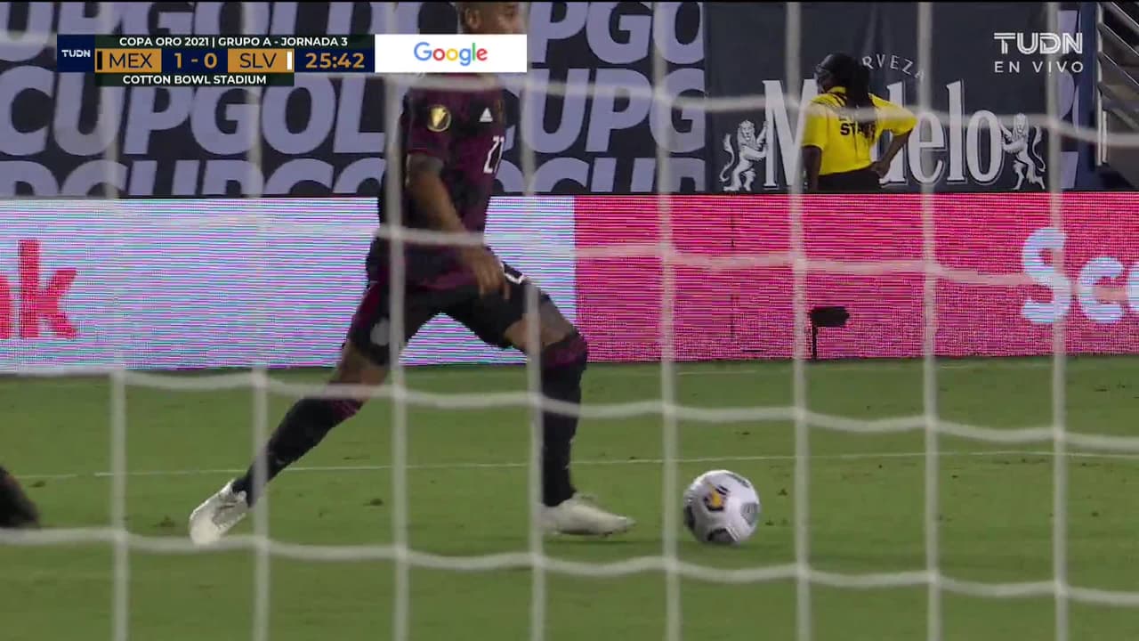 ¡GOL!  anota para México. Luis Alfonso Rodríguez