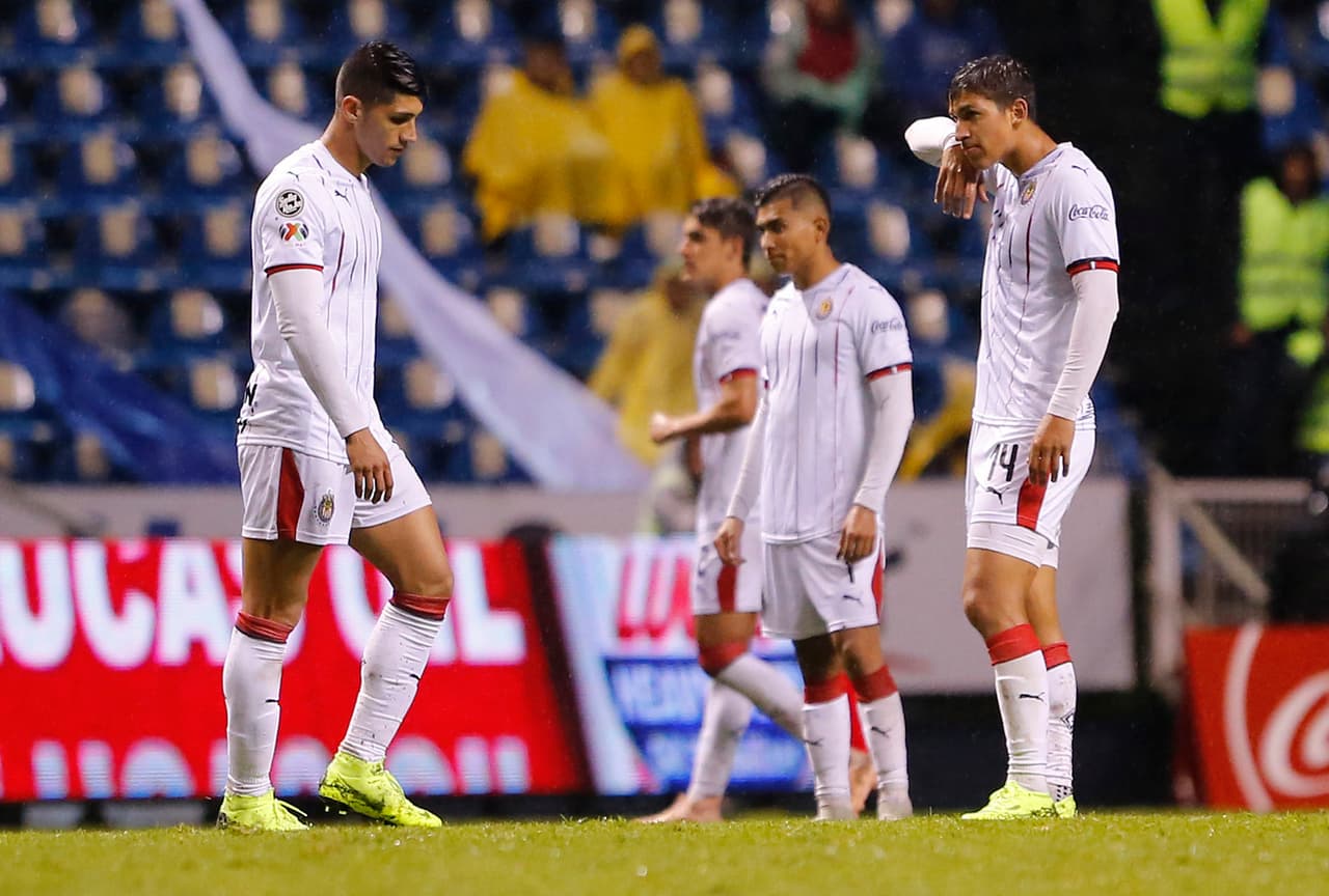 <b>Lo peor: </b>Chivas selló su eliminación, ganaba 0-2 a los 10 minutos de juego, pero se dejó empatar por el Puebla, y si no fuera por un pletórico Gudiño, la victoria se hubiera quedado en el Cuauhtémoc.