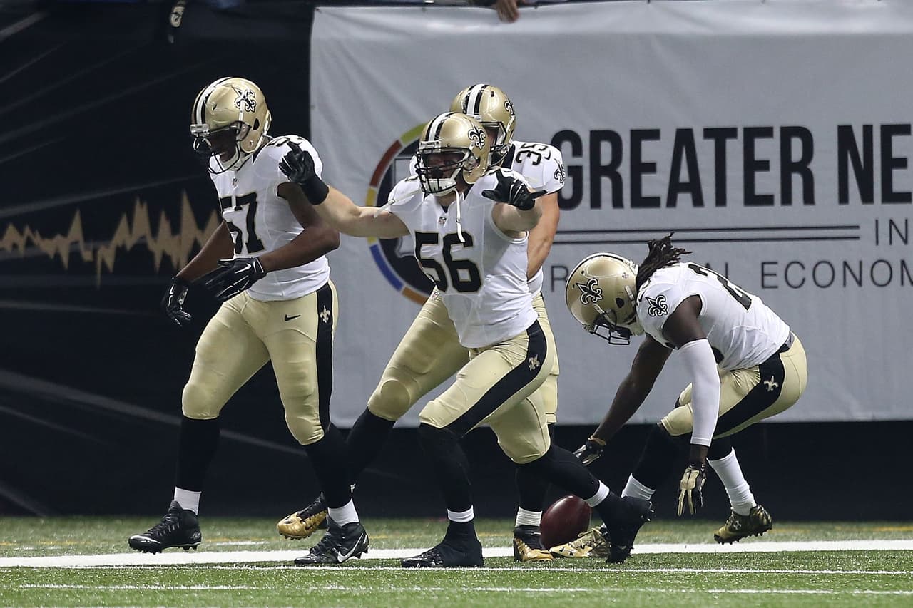 Mauti bloqueó una patada de despeje y la devolvió cuatro yardas hasta el touchdown en el juego que los Saints ganaron 31-21 a los Falcons.