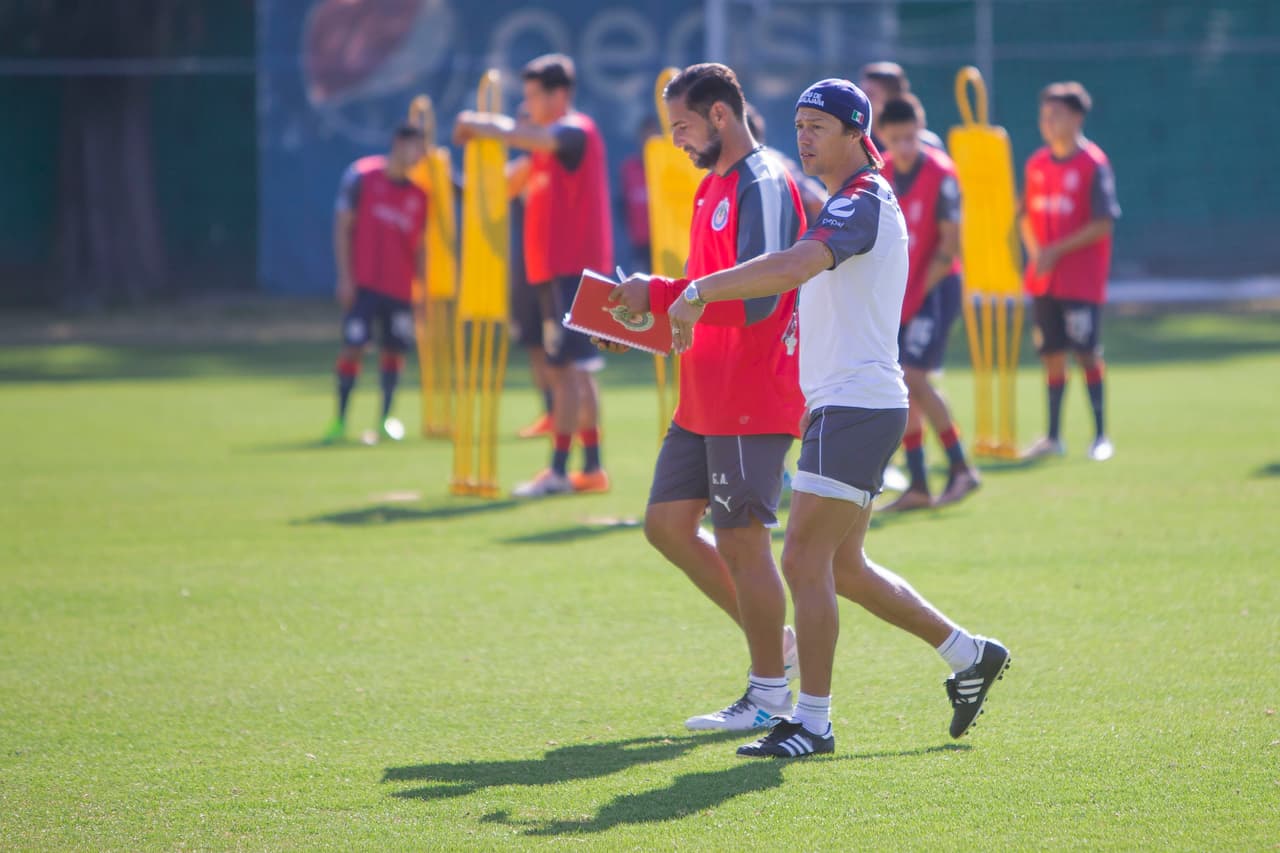 Incluso el propio técnico Matías Almeyda advirtió que no tendría en cuenta a Alanís para el Clausura 2018, lo que abrió una fuerte polémica.