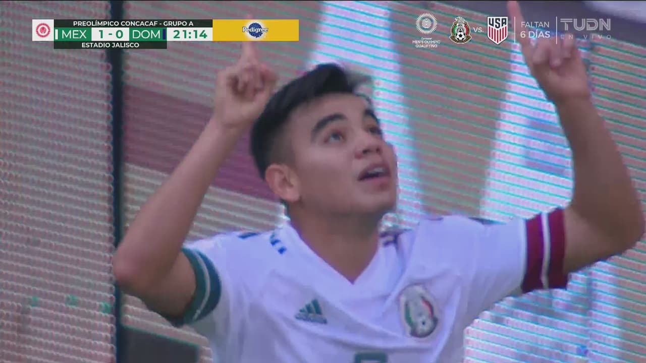 ¡Se distraen! 'Charly' Rodríguez aprovecha y marca el 1-0