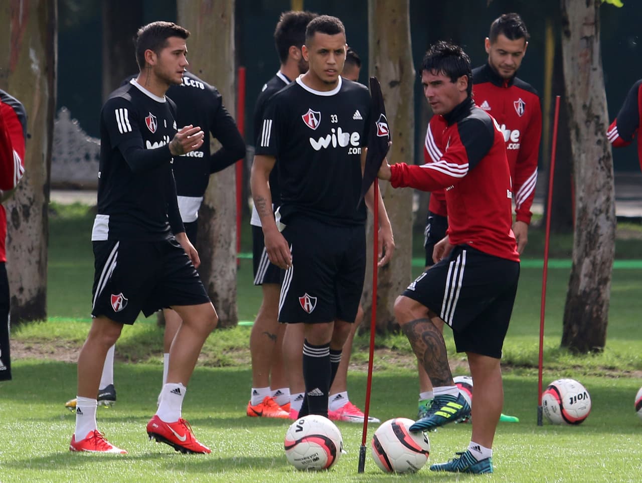 El jugador ya se entrenó con el equipo de Guadalajara y está a disposición del cuerpo técnico para debutar cuando se le indique.