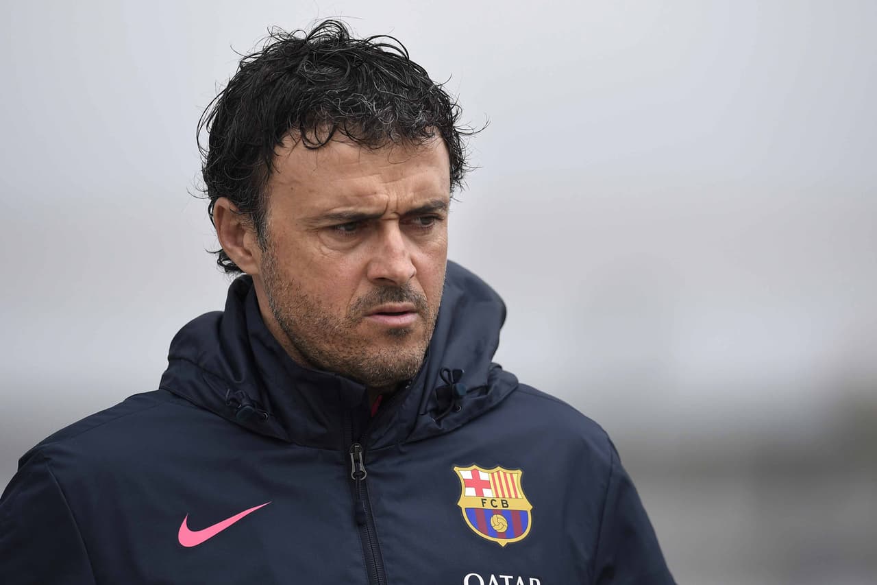 Hay que recordar que en el primer semestre de la campaña 2014-2015, con la llegada de Luis Enrique al banquillo barcelonista, pese a cifras de 19 triunfos, 3 derrotas y 2 empates en 24 duelos la afición estaba preocupada ante las diferencias que los medios señalaban entre el nuevo entrenador y la indudable estrella y líder del equipo, Messi.