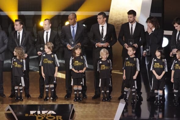 Ahí, dio a conocer a su once ideal. Los elegidos subieron al escenario acompañados por niños.