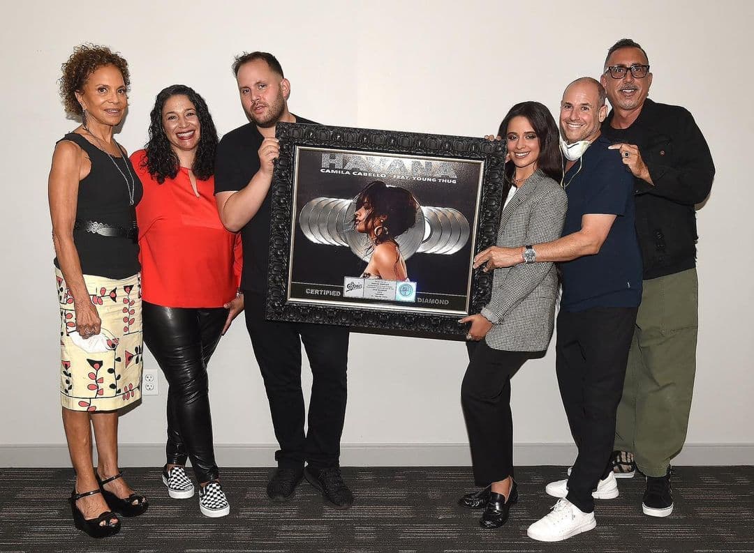 "¡#Havana de @ Camila_Cabello ha ganado un Premio Único de la RIAA!, se lee en la publicación.