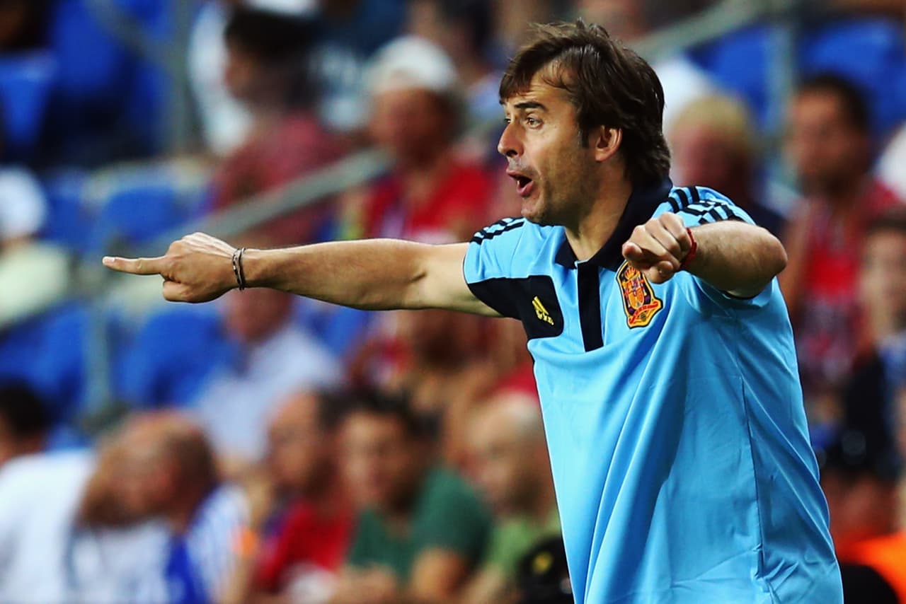 Después de eso se dedicó a estudiar, a prepararse mejor, y cuatro años más tarde recibió la confianza del Real Madrid para ponerse a cargo del Castilla. Su rendimiento mejoró: 18 triunfos, 11 derrotas y nueve empates. Con eso la Real Federación Española (RFEF) lo puso como seleccionador Sub-19, Sub-20 y Sub-21 con quienes ganó dos títulos europeos.