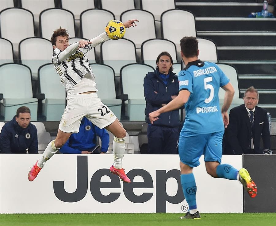 Inicia la Jornada 25 de la Serie A y la Juventus se impone al Spezia Calcio con un marcador de 3-0. Álvaro Morata abrió el marcador hasta la segunda parte del encuentro (62'), quien fue seguido por Federico Chiesa (71'). El tercer tanto cayó al minuto 89, y para cerrar con broche de oro, Cristiano Ronaldo empujó el balón con zurda para darle la victoria absoluta a la Vecchia Signora.