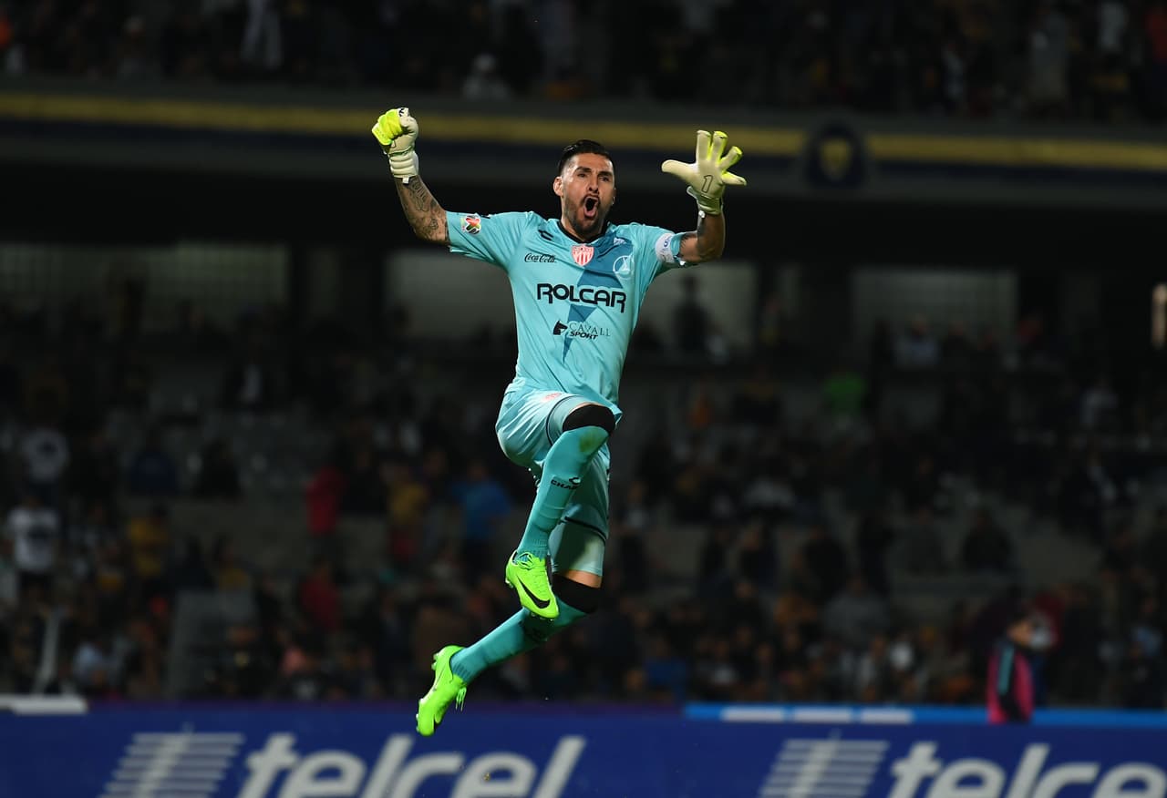 Con un jugador menos, Necaxa le remontó a los Pumas gracias a las anotaciones de Matías Fernández y Luis Pérez. El gol de los locales lo puso Nicolás Castillo en el comienzo del partido.