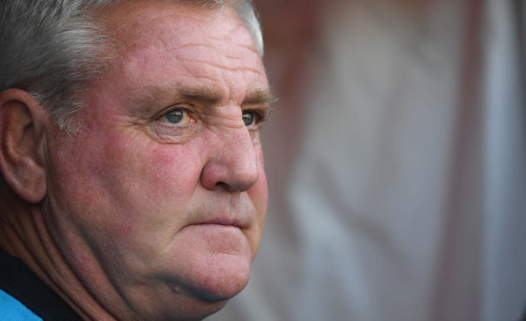 El técnico de Aston Villa, Steve Bruce, no encontró cómo detener a un West Ham que lució muy eficaz, aún sin contar con el mexicano Javier Hernández.