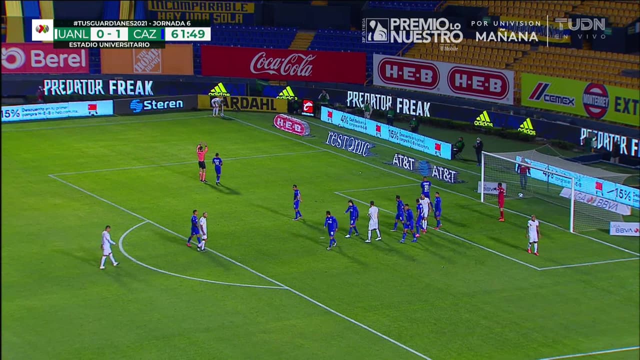 ¡TIRO ATAJADO! disparo por Carlos González.