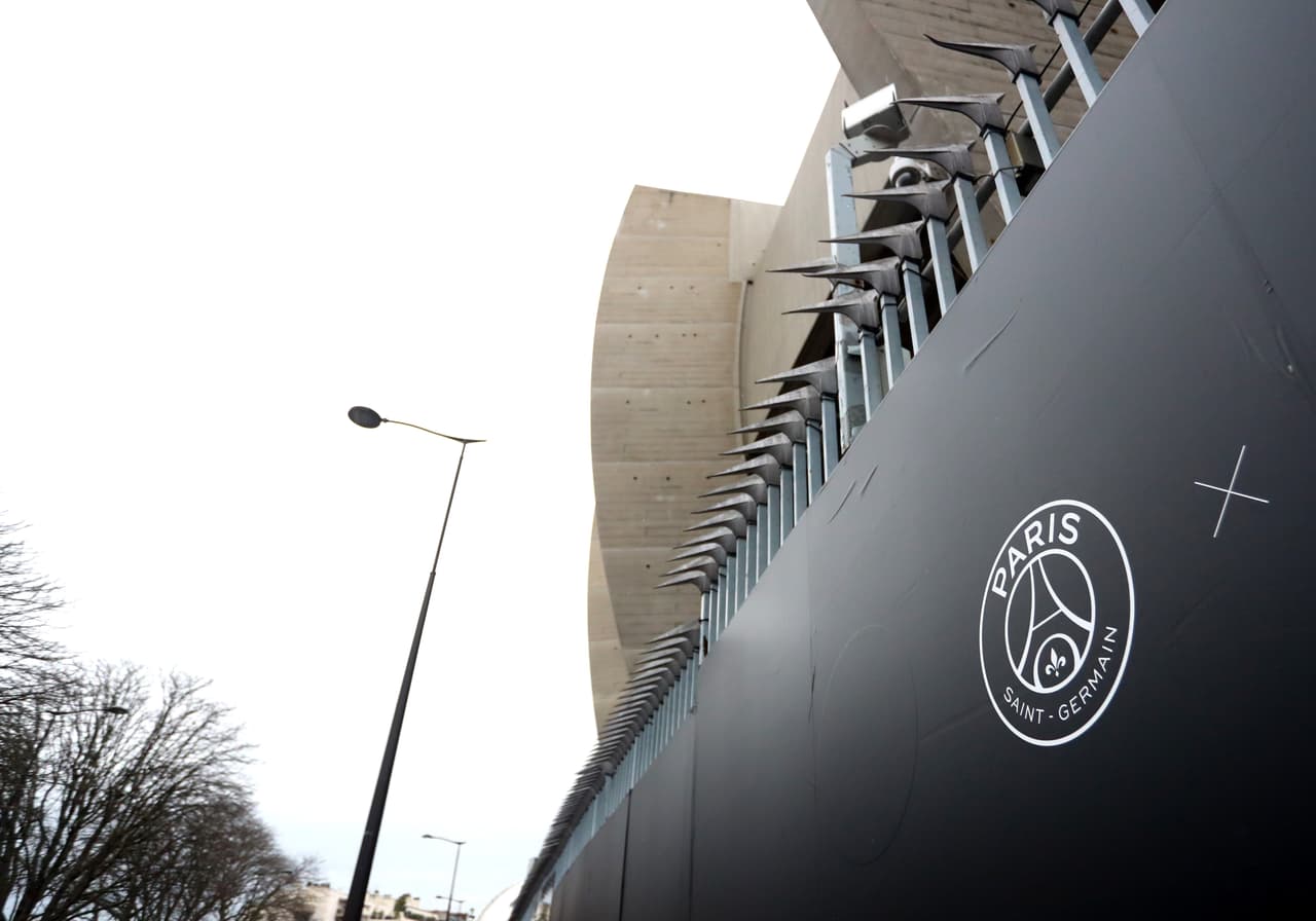 Paris ha vuelto a ser una gran fiesta este miércoles en la previa del juego de Champions League entre el Paris Saint-Germain y el Manchester United. Cientos de aficionados ingleses llegaron hasta la capital francesa en donde los locales buscarán defender su diferencia conseguida del Old Trafford.