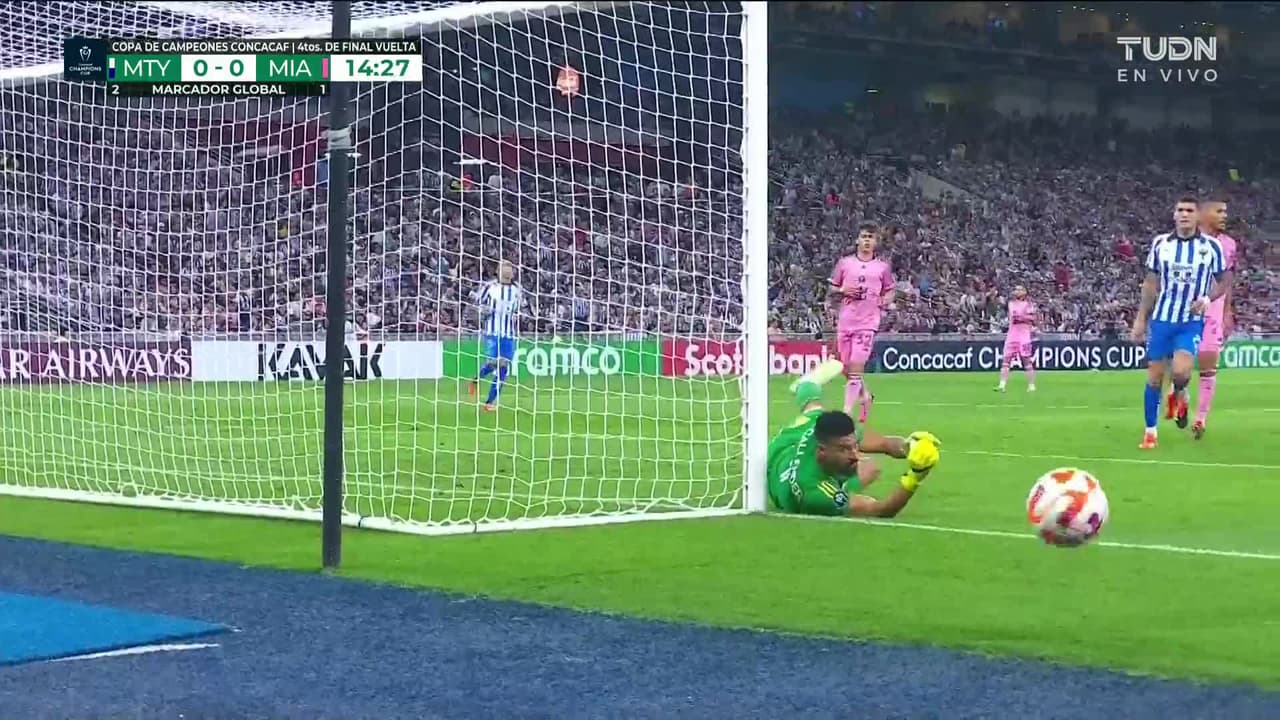 ¡TIRO ATAJADO! disparo por Germán Berterame.