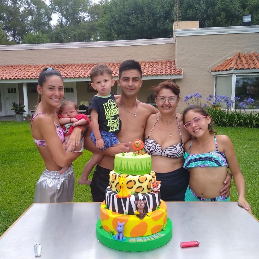 ‘Ni a la peluquería puedo ir. Estamos encerrados con mi familia, haciendo caso a lo que nos dicen, y con mi mamá que justo vino de visita y tuvimos la mala suerte de que nos toque esto’.