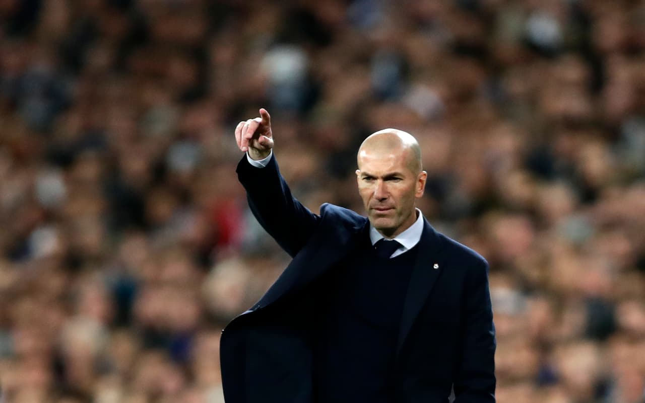 <b>Lo hizo ver fácil</b>
<br>- Es complicado conquistar tan solo una Champions League y Zidane, se cansó de ganarla.
<br>- Obtuvo este título cinco veces, una como jugador con un gol suyo, otra como asistente y tres como estratega.