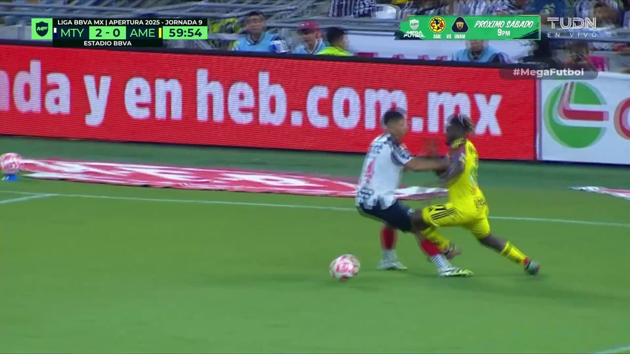 ¡Maxi cae en el área pero el árbitro no señala nada! ¡Se desata la polémica!