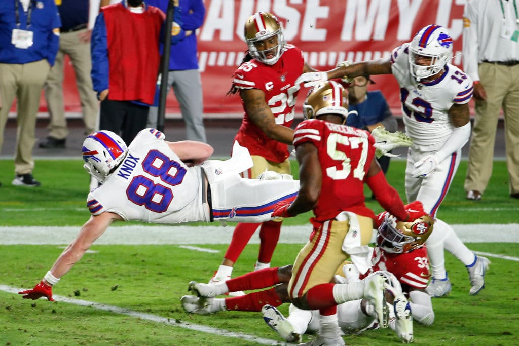 Josh Allen lanzó más de 300 yardas y cuatro pases de anotación en la victoria 34-24 sobre los San Francisco 49ers.