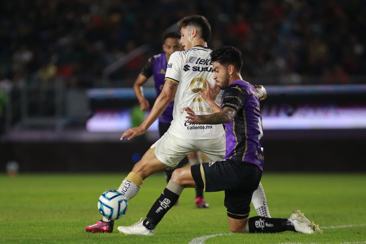 Pumas retomó el camino de la victoria en la Jornada 9 del Clausura 2023 tras venir de atrás ante Mazatlán FC con goles de Eduardo Salvio y Juan Dinenno. Los Cañoneros abrieron el marcador vía Nicolás Benedetti, pero dejaron ir la ventaja para el segundo tiempo. Pumas rompió una racha de seis jornadas sin poder ganar en la Liga MX.