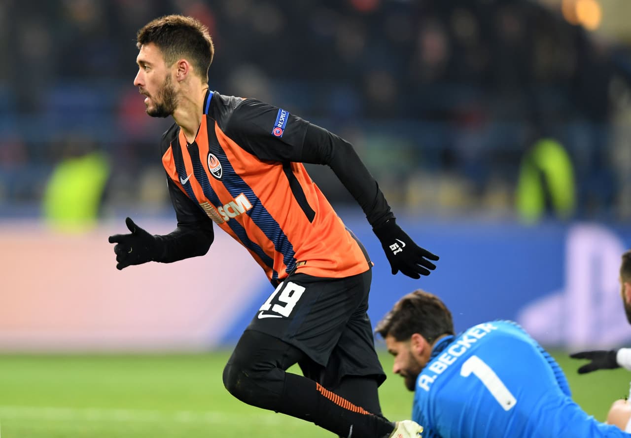 Así apareció el argentino Facundo Ferreyra tras pase de Rakitskiy para igualar el partido al minuto 6 del segundo tiempo a favor de Shakhtar.