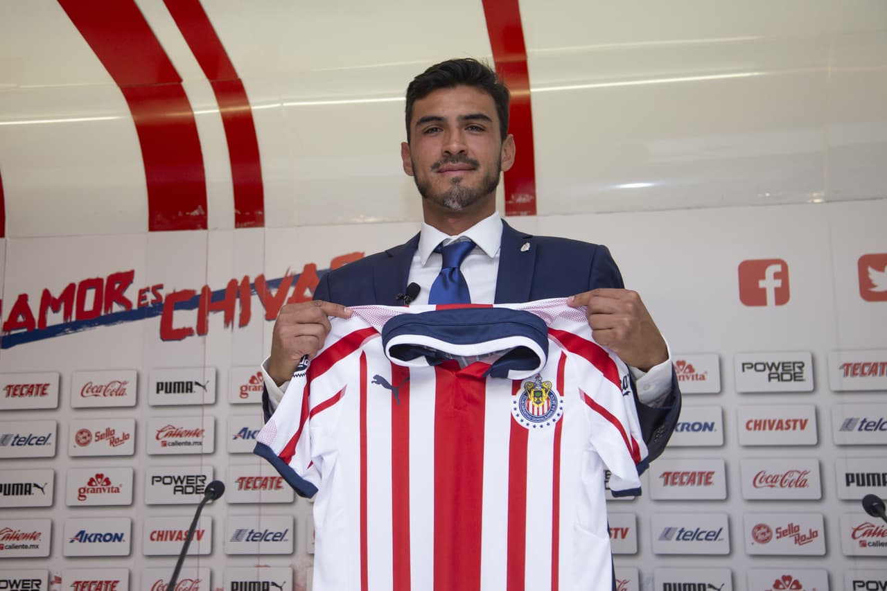 Oswaldo Alanís fue presentado de manera oficial como refuerzo de Chivas de Guadalajara, club al que regresa tras una travesía de año y medio en Europa para el Apertura 2019.