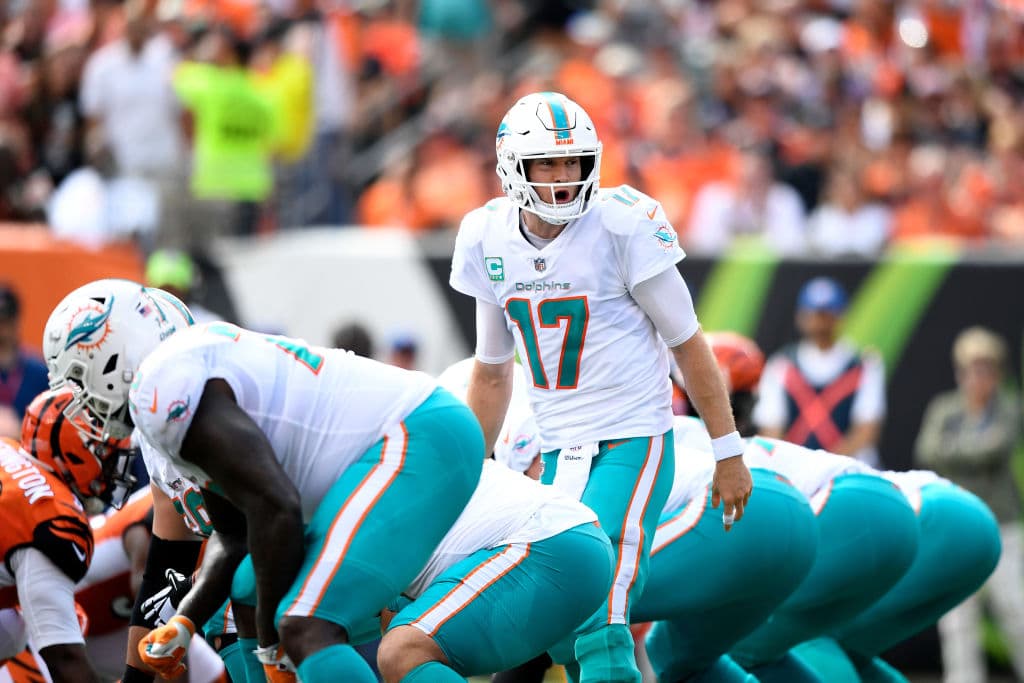 Ryan Tannehill completó 20 de 35 pases para 185 yardas con un pase de anotación y dos intercepciones en otra jornada aciaga para el quarterback del que se espera mucho.