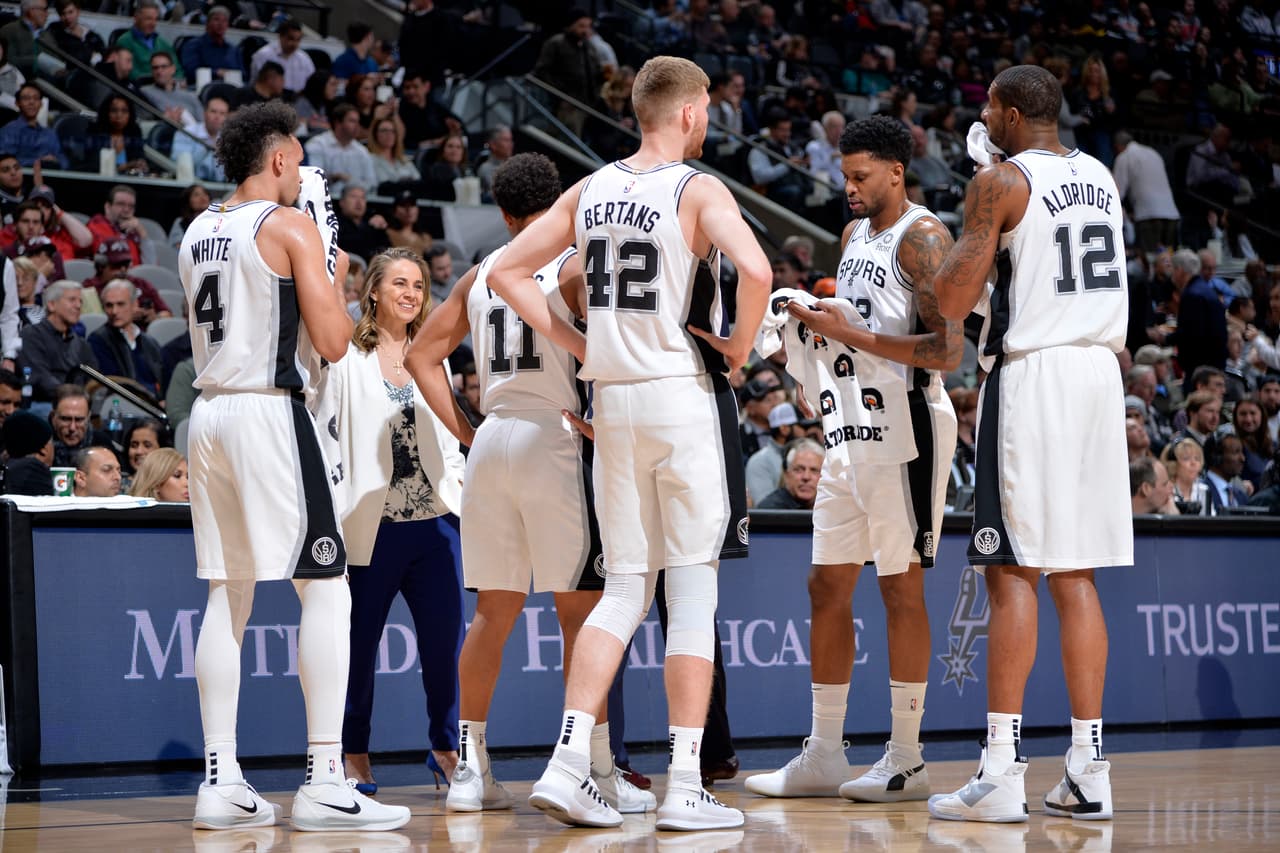 Suns 124-126 Spurs: nuevo triunfo para los de San Antonio con un LaMarcus Aldridge encendido marcando 29 puntos, 14 rebotes y cuatro asistencias. Los texanos siguen en la pelea por mantenerse en zona de playoffs.