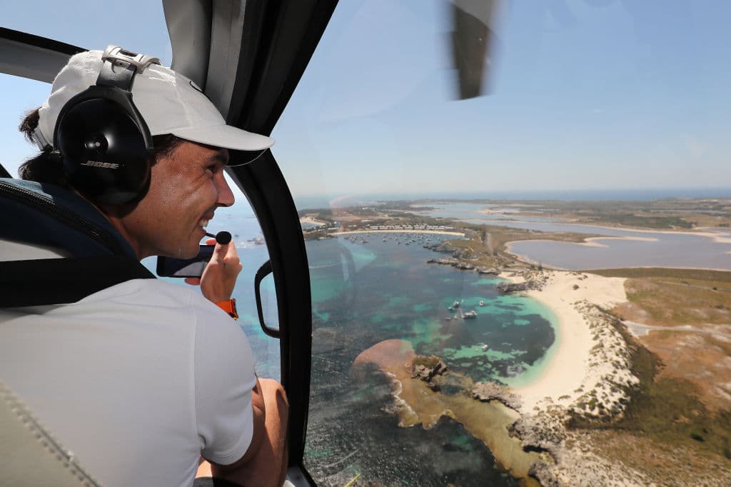 El tenista español, Rafael Nadal, convive con sus compañeros y disfruta de Perth, Australia previo al inicio de la competencia.